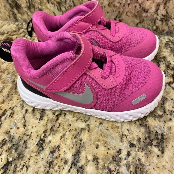 Nike Kids Pink Athletic Shoes size 7 - Picture 1 of 5